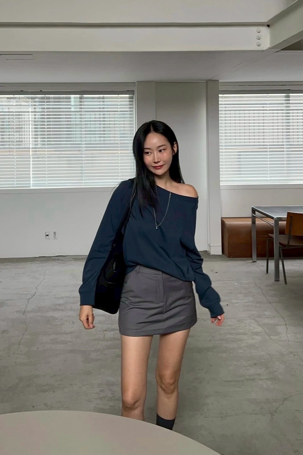 歐膩素面擺搭褲裙