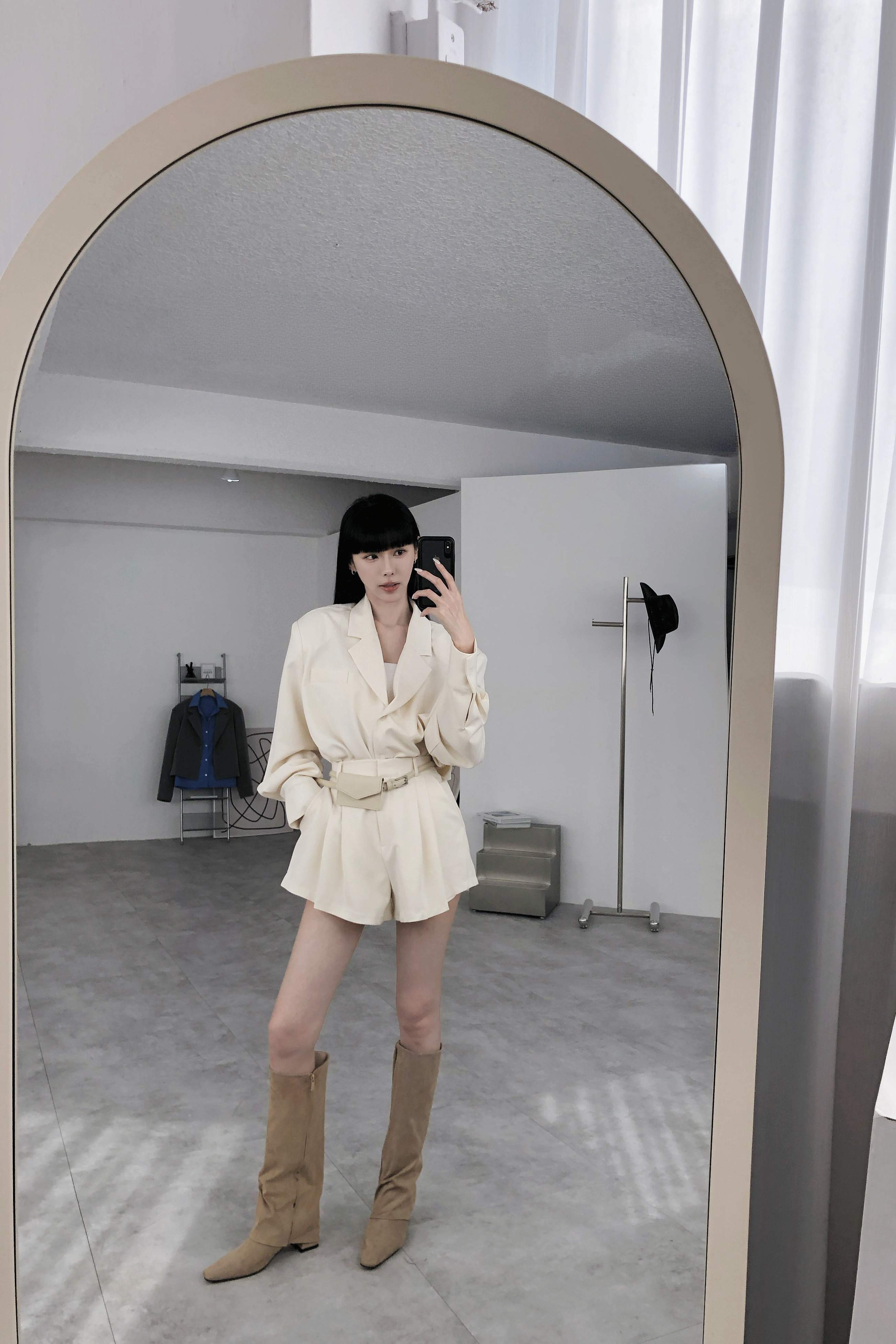 女主寬鬆西裝短褲