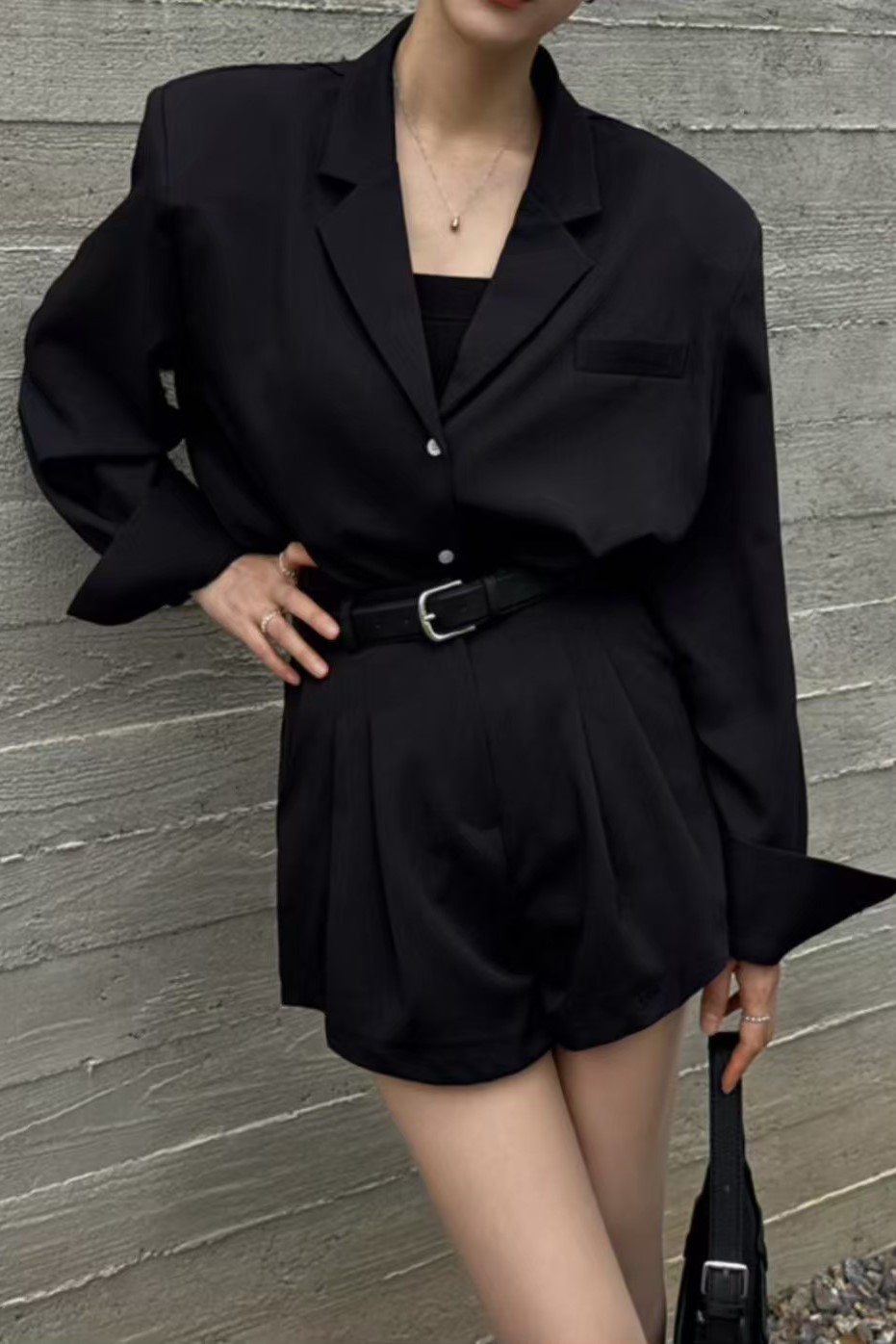 女主寬鬆西裝短褲