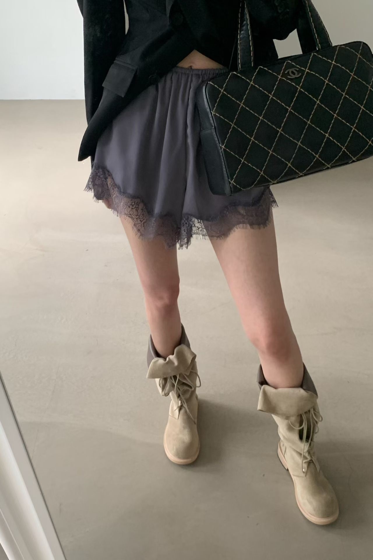 精緻女孩下擺蕾絲短褲