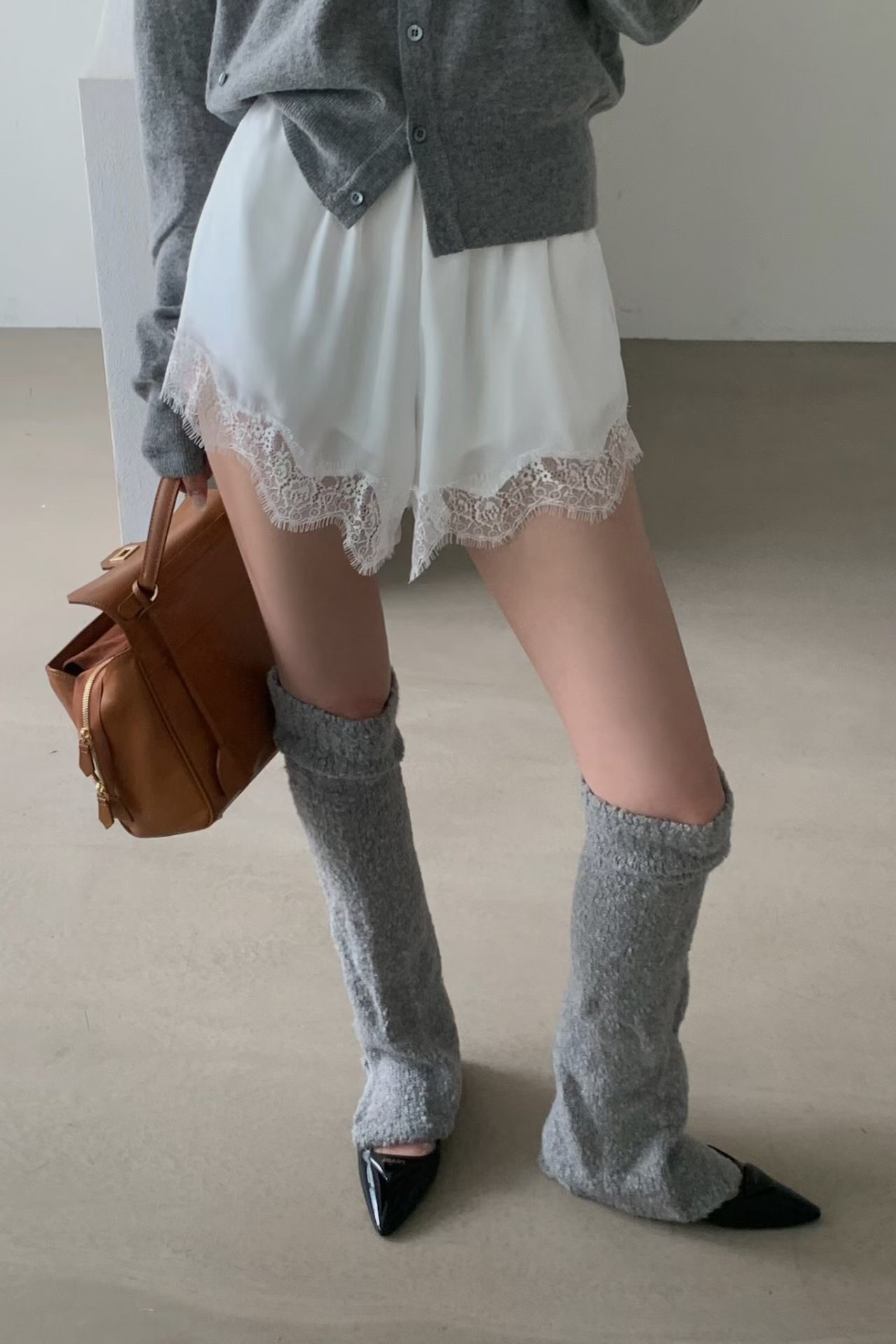 精緻女孩下擺蕾絲短褲