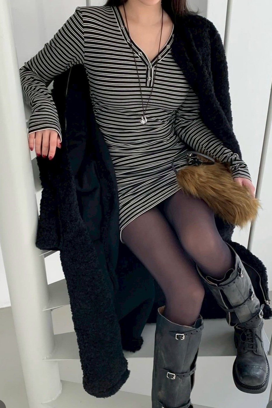 小性感V領抓皺短洋