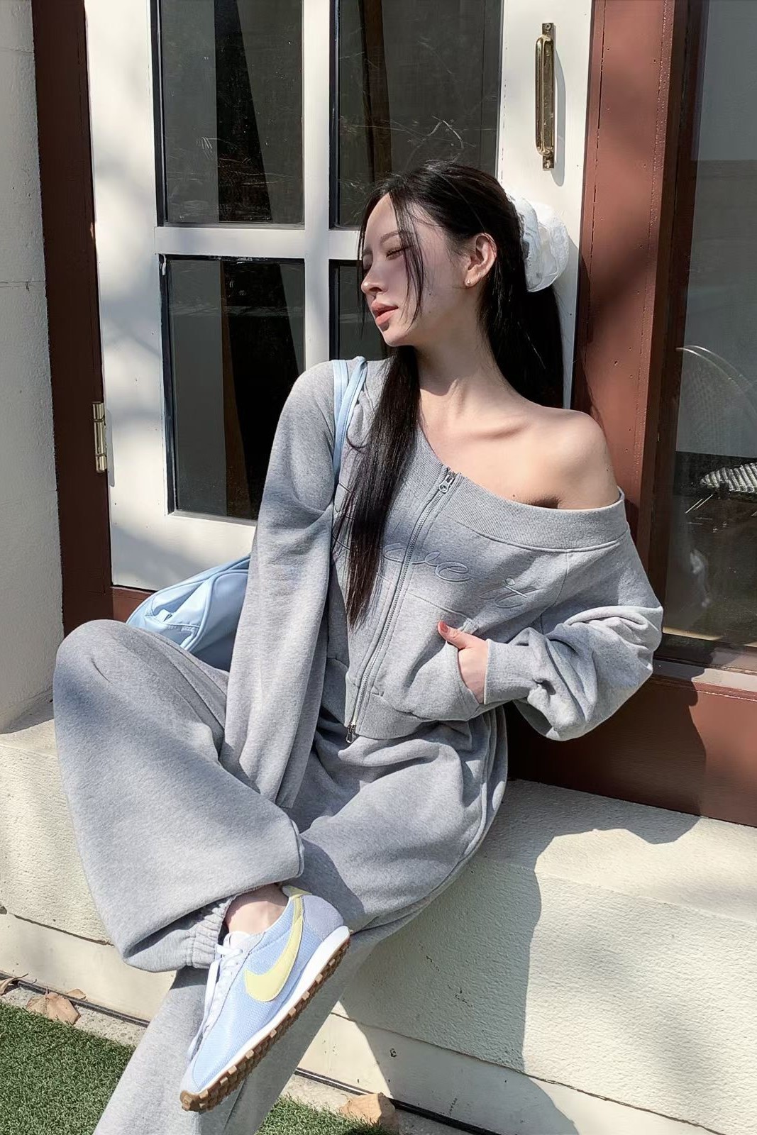 韓妞斜肩刺繡外套