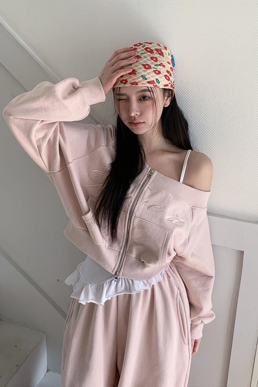 韓妞斜肩刺繡外套