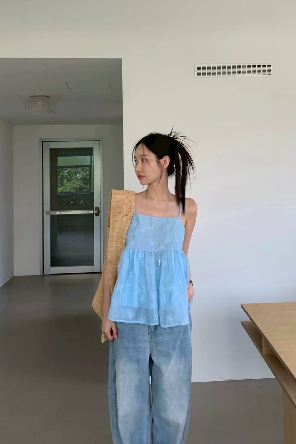 輕盈羽毛感細肩背心