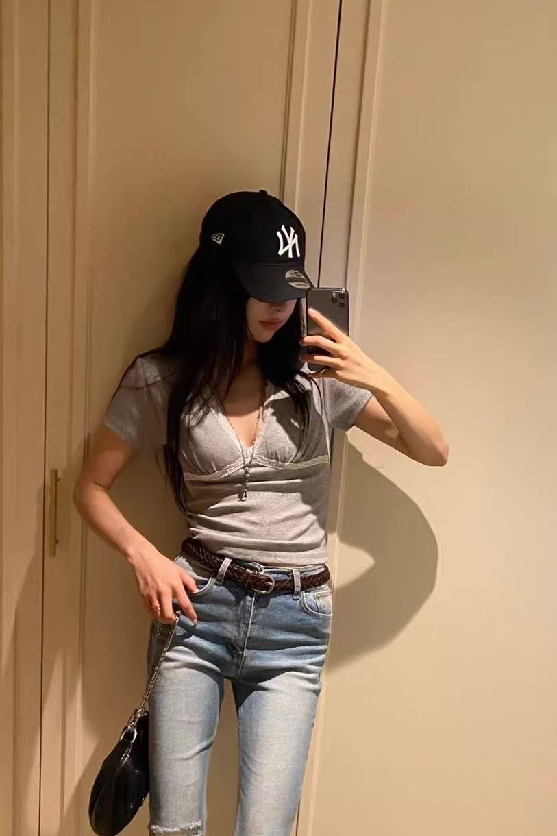 V領蕾絲抓皺合身上衣