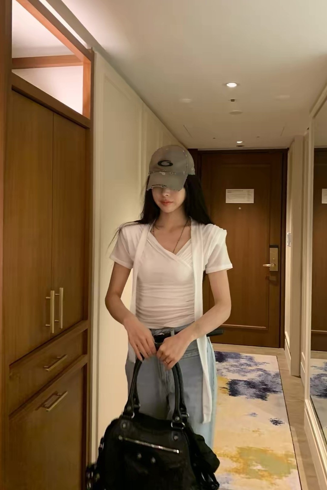 浪漫垂領繞脖上衣