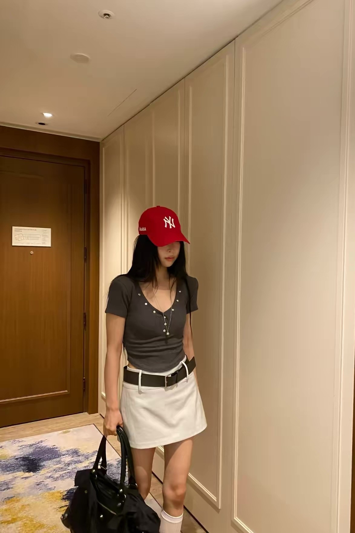 V領鉚釘合身短T