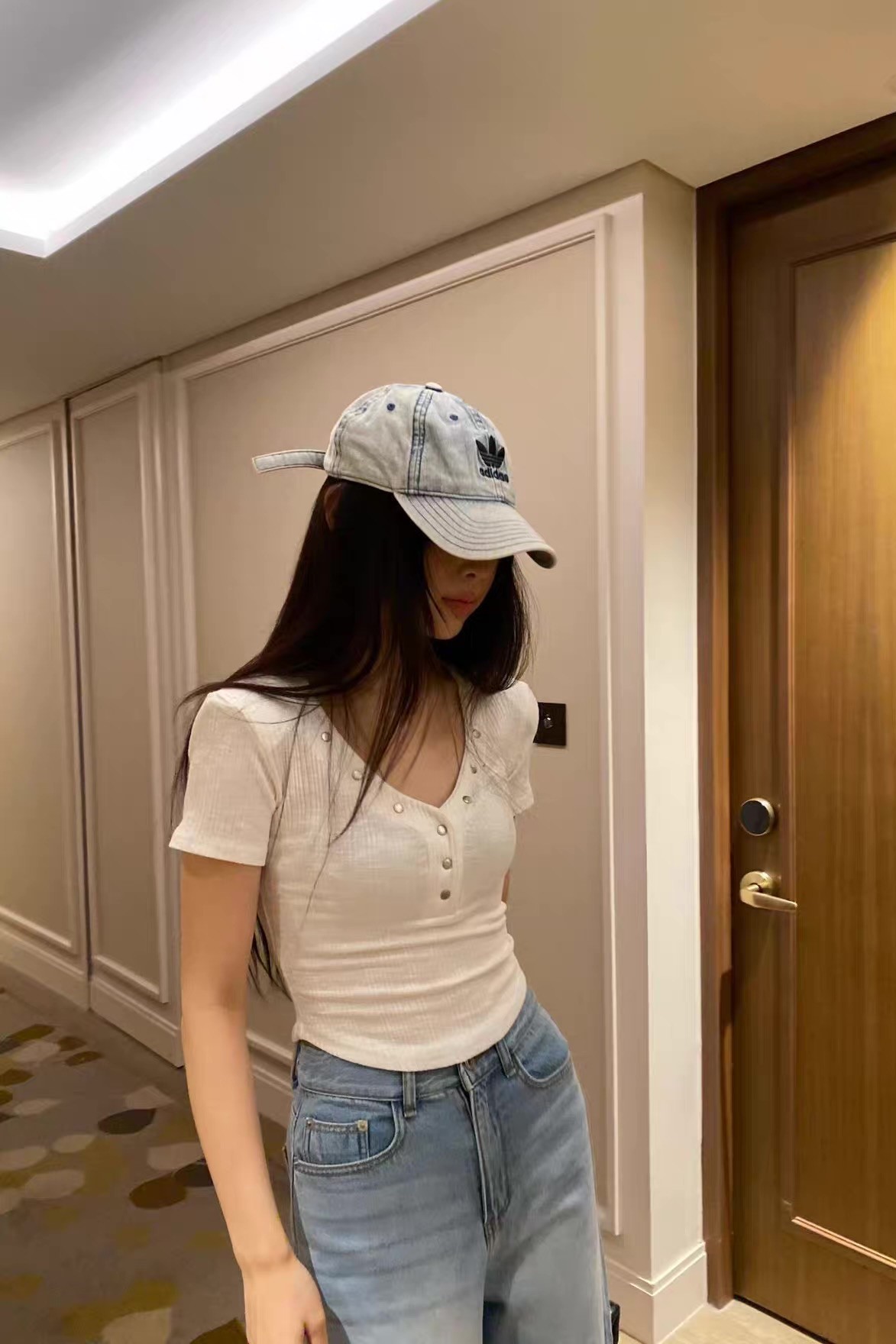 V領鉚釘合身短T
