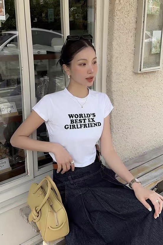 好身材短版英字T