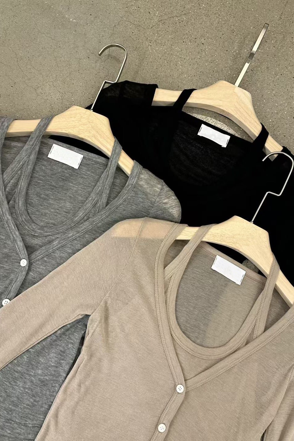 微辣繞脖彈性假兩件式背心罩衫