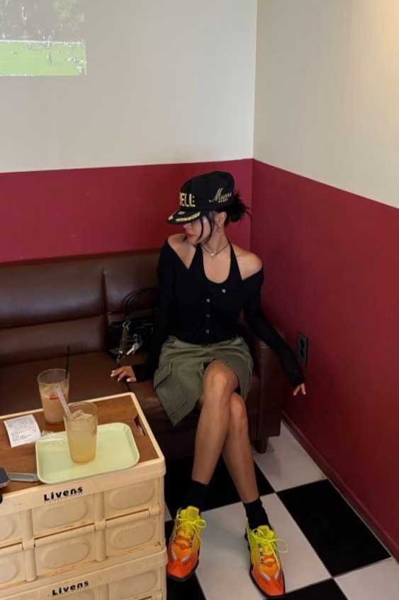 微辣繞脖彈性假兩件式背心罩衫