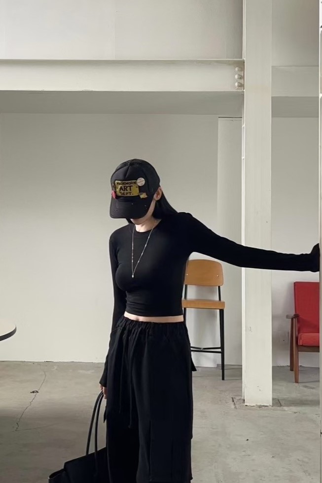 包色款素面彈性長袖T