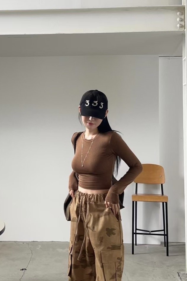 包色款素面彈性長袖T