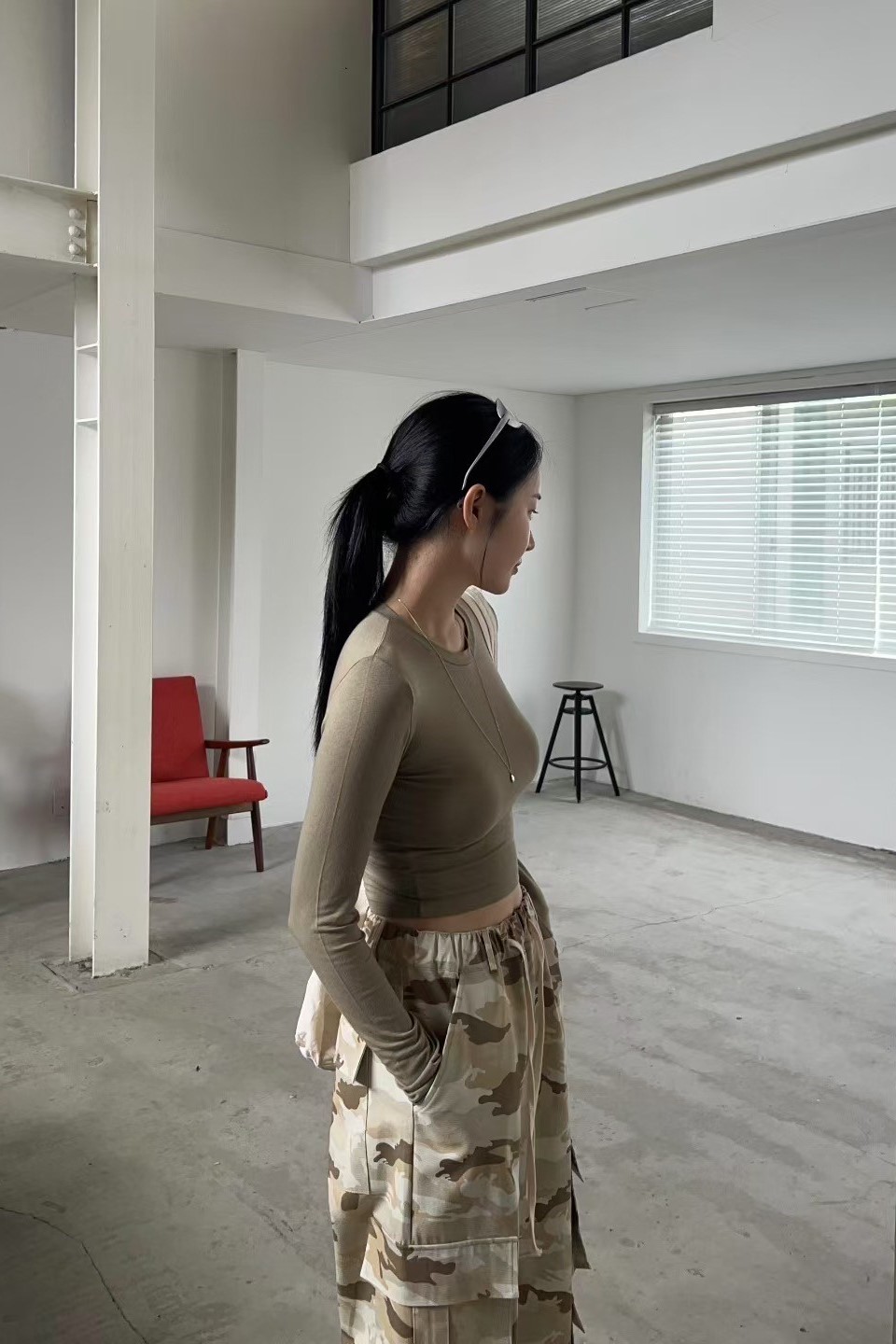 包色款素面彈性長袖T