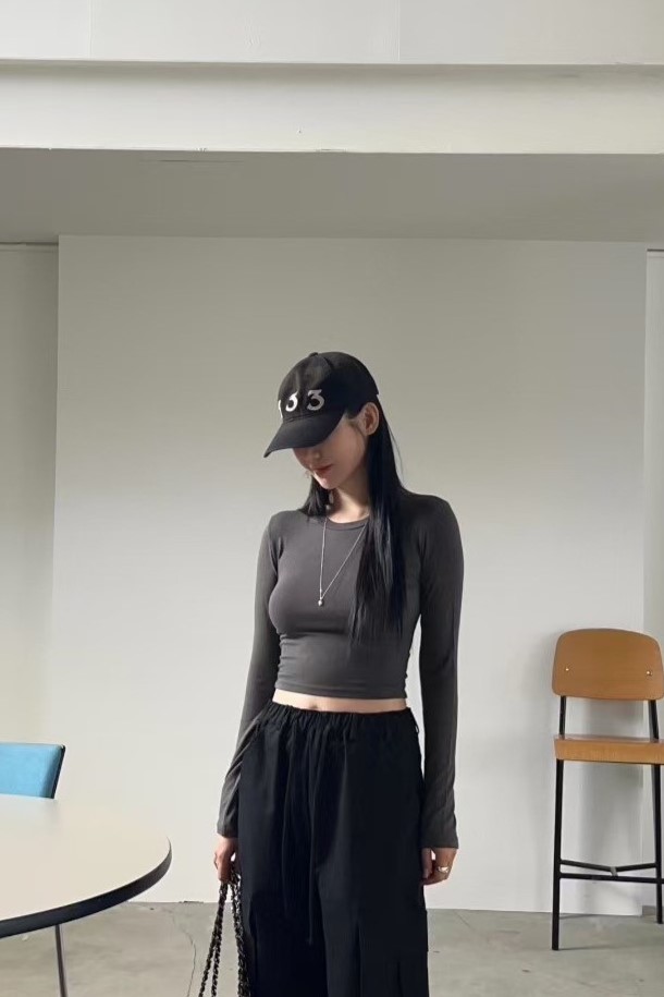 包色款素面彈性長袖T