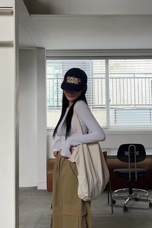 包色款素面彈性長袖T