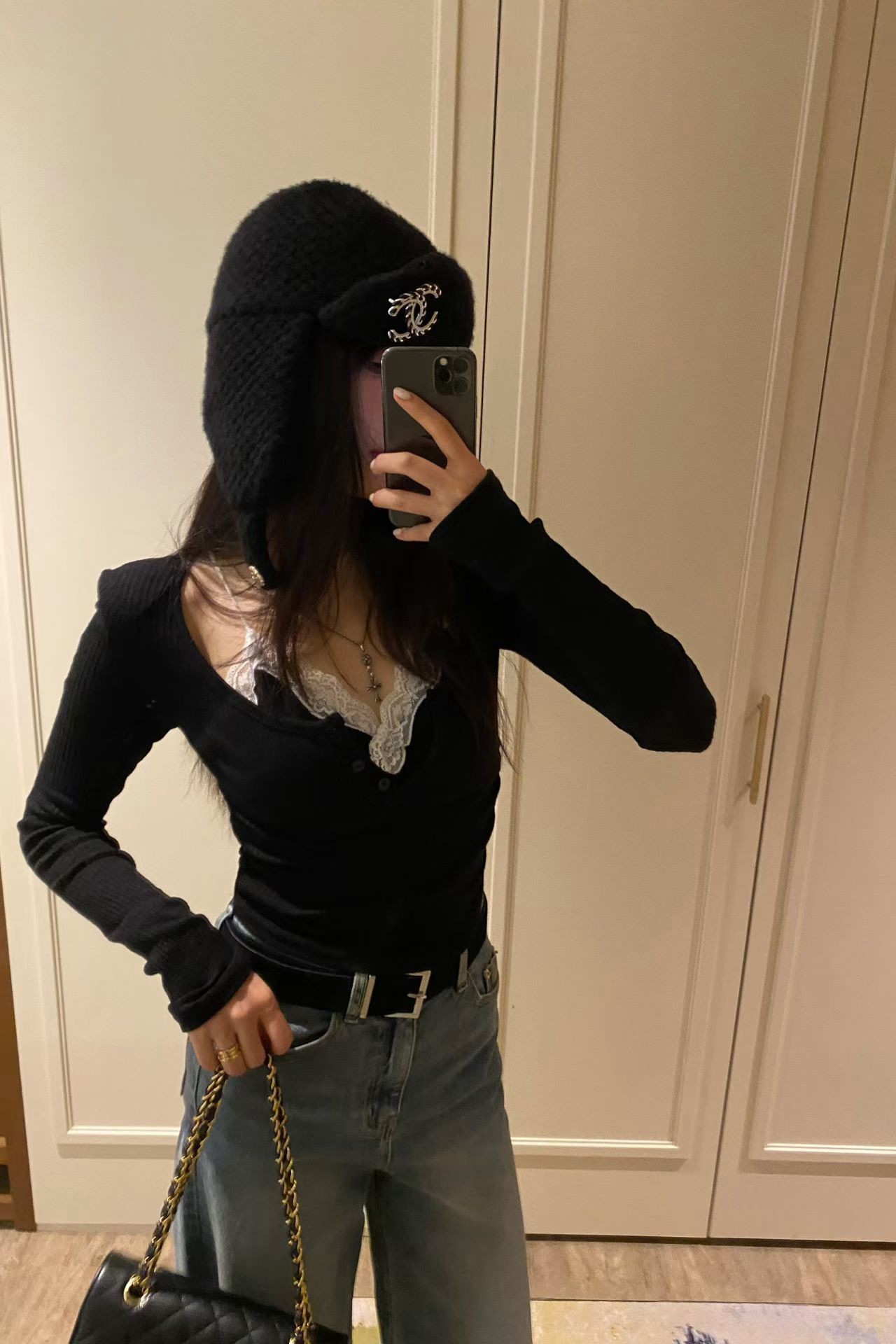 柔軟修身蕾絲拼接上衣