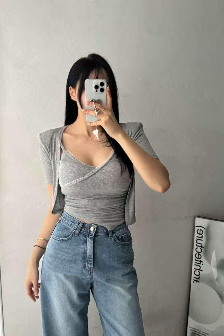 小細節V領Brat短袖罩衫