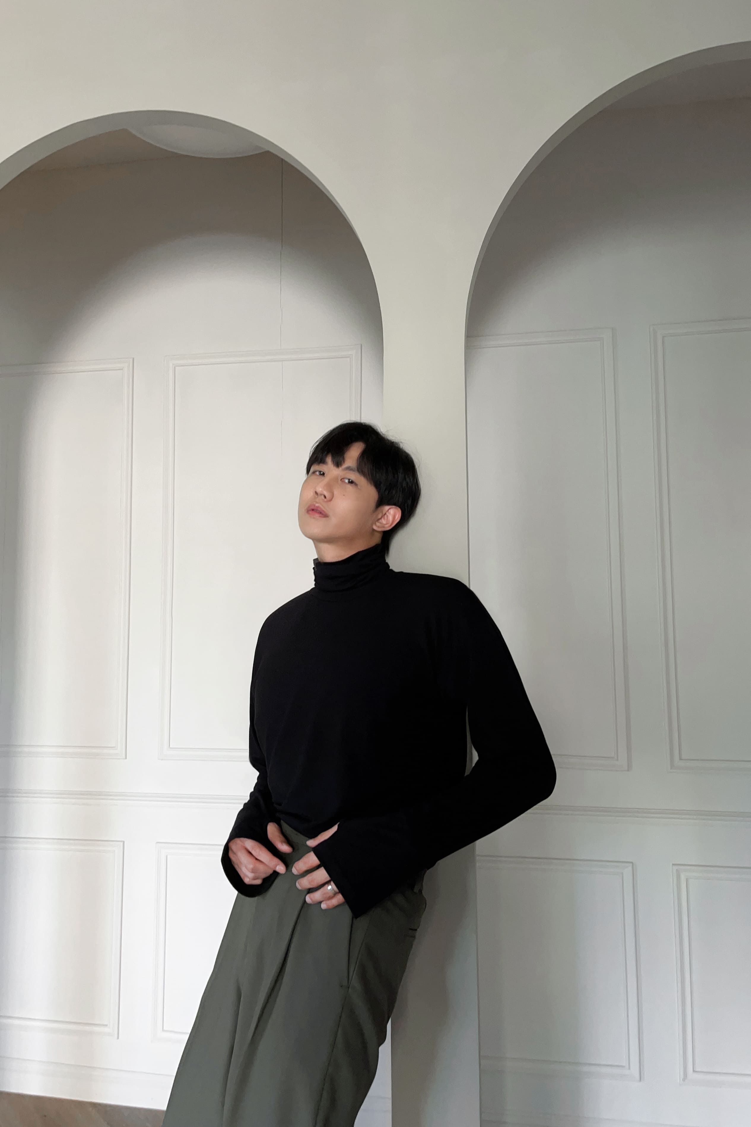 素面高領長袖上衣